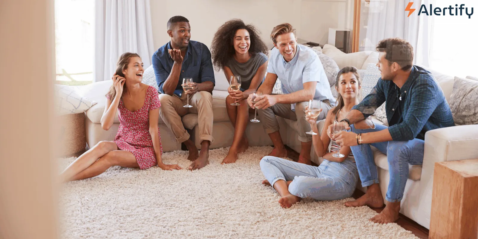 A Guerra do Airbnb às Festas: Como Proteger o Seu Imóvel e Manter a Conformidade — dispositivo de monitorização Airbnb